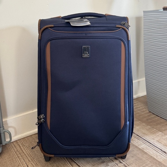 Travelpro Crew Classic Carry-On Expandable bag travel bag - Picture 7 of 10